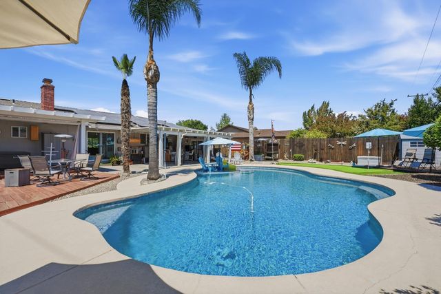 7085 Amherst St, Sacramento, CA 95822
