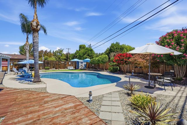 7085 Amherst St, Sacramento, CA 95822