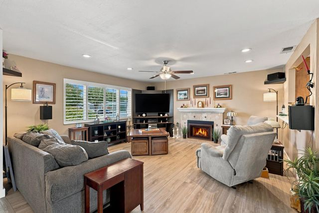 7085 Amherst St, Sacramento, CA 95822