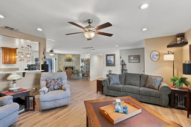 7085 Amherst St, Sacramento, CA 95822