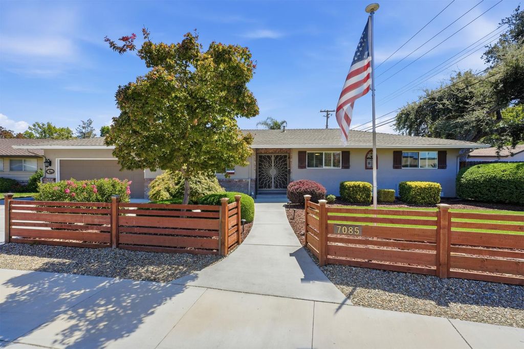 7085 Amherst St, Sacramento, CA 95822