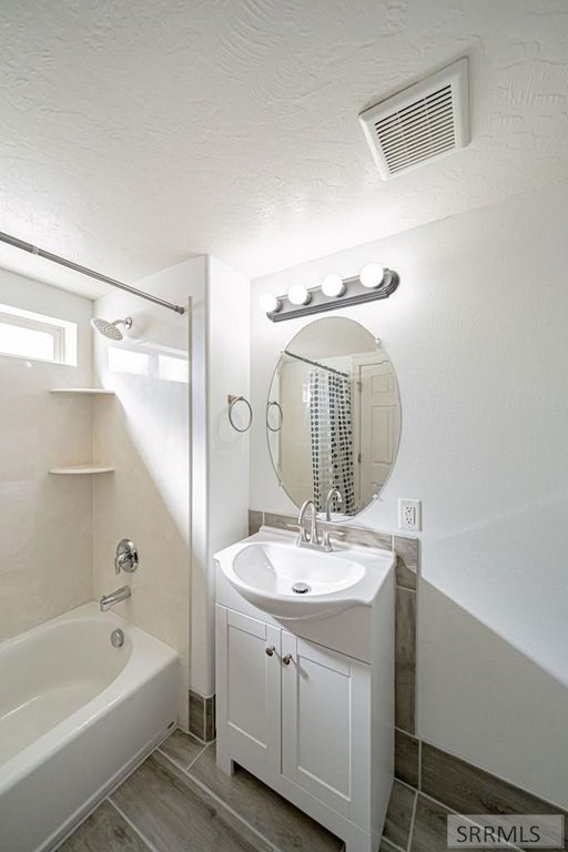 Image 16 of property listing at 141 Robison Drive, Ammon, ID 83406