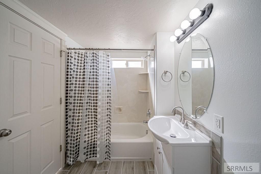 Image 17 of property listing at 141 Robison Drive, Ammon, ID 83406