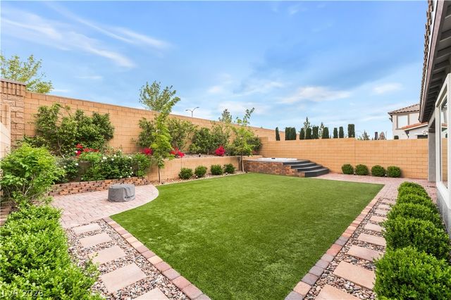 8601 Rockyfall Street, Las Vegas, NV 89166