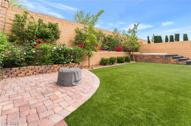 8601 Rockyfall Street, Las Vegas, NV 89166