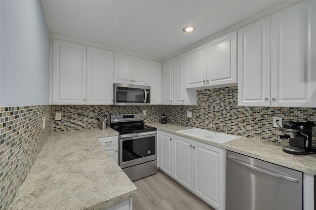 1326 PINE RIDGE CIRCLE E G2, Tarpon Springs, FL 34688