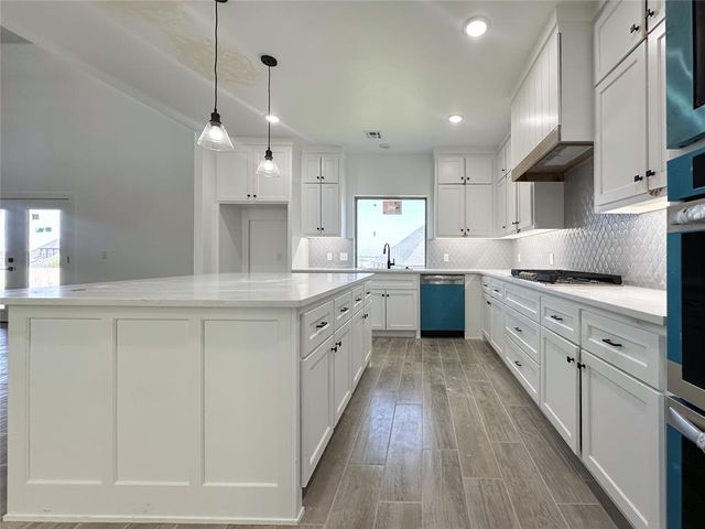 4528 Maple Ridge Drive, Edmond, OK 73034