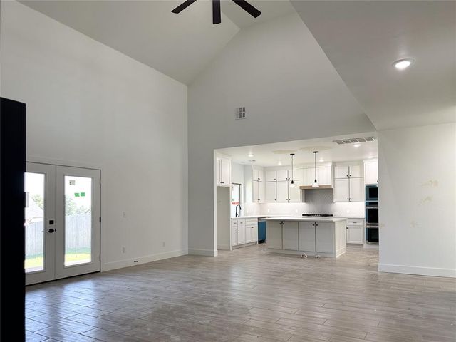 4528 Maple Ridge Drive, Edmond, OK 73034