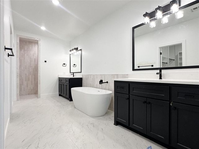 4528 Maple Ridge Drive, Edmond, OK 73034