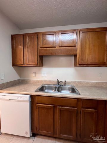 7022 Chapel St 14, Pensacola, FL 32504