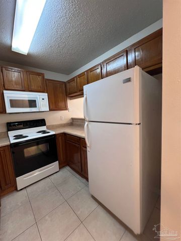 7022 Chapel St 14, Pensacola, FL 32504