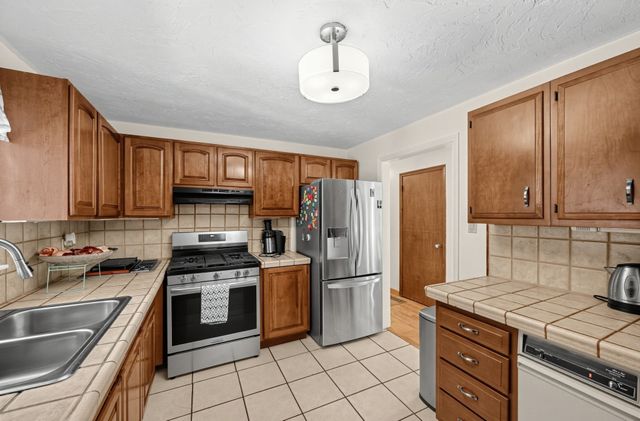 7 Balsam Dr, Townsend, MA 01469