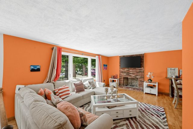 7 Balsam Dr, Townsend, MA 01469