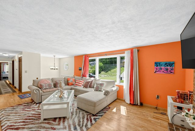 7 Balsam Dr, Townsend, MA 01469