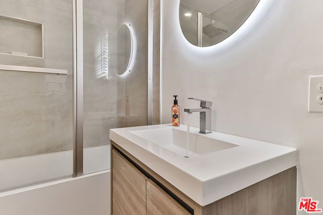 21905 Viscanio Road, Woodland Hills (los Angeles), CA 91364