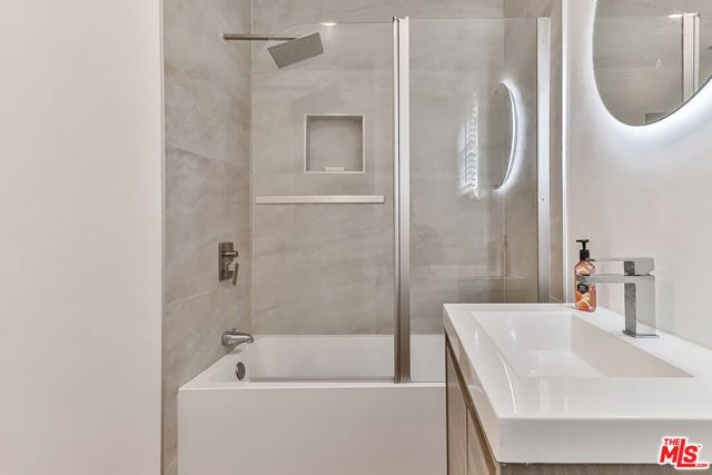 21905 Viscanio Road, Woodland Hills (los Angeles), CA 91364