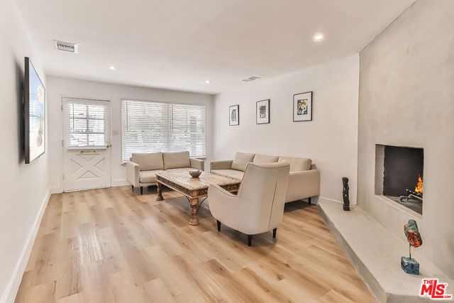 21905 Viscanio Road, Woodland Hills (los Angeles), CA 91364