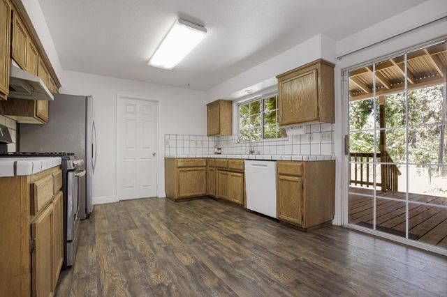 6195 Pony Express Trl, Pollock Pines, CA 95726