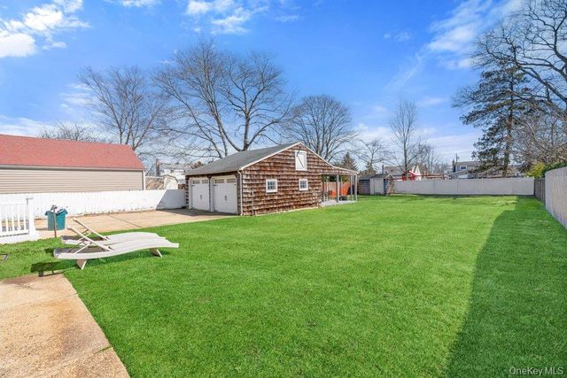 303 Kansas Street, Lindenhurst, NY 11757