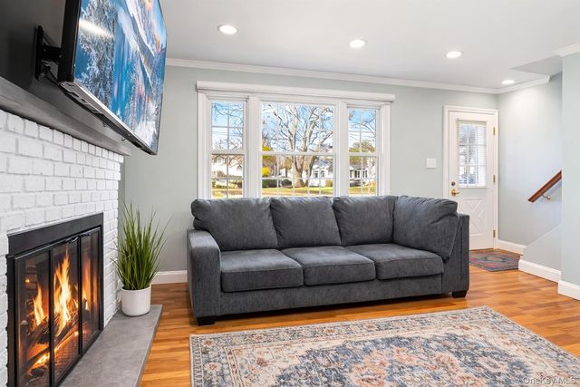 303 Kansas Street, Lindenhurst, NY 11757