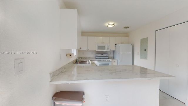 618 SW 2nd Pl 10-60, Florida City, FL 33034