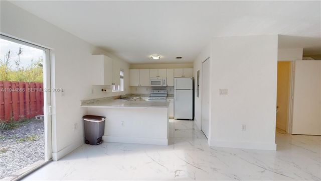 618 SW 2nd Pl 10-60, Florida City, FL 33034