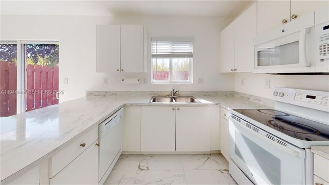 618 SW 2nd Pl 10-60, Florida City, FL 33034