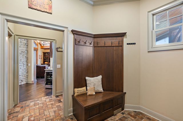 6704 Highway 52, W, Lafayette, TN 37083