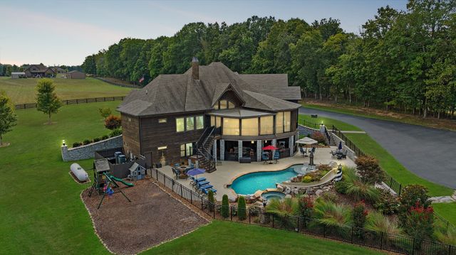 6704 Highway 52, W, Lafayette, TN 37083