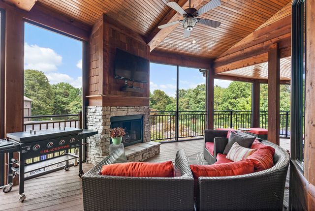 6704 Highway 52, W, Lafayette, TN 37083