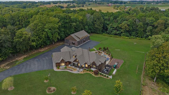 6704 Highway 52, W, Lafayette, TN 37083