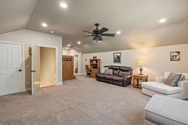 6704 Highway 52, W, Lafayette, TN 37083