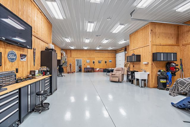 6704 Highway 52, W, Lafayette, TN 37083