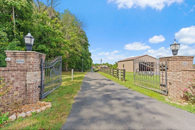 6704 Highway 52, W, Lafayette, TN 37083