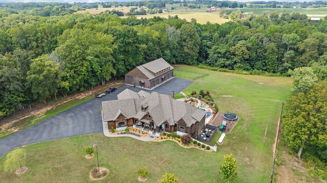 6704 Highway 52, W, Lafayette, TN 37083