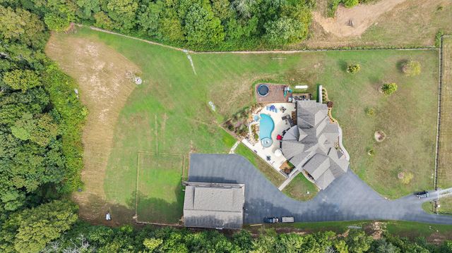 6704 Highway 52, W, Lafayette, TN 37083
