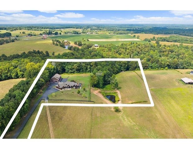 6704 Highway 52, W, Lafayette, TN 37083