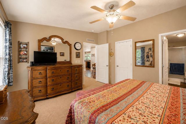 1800 Lampman Road, Gold Hill, OR 97525