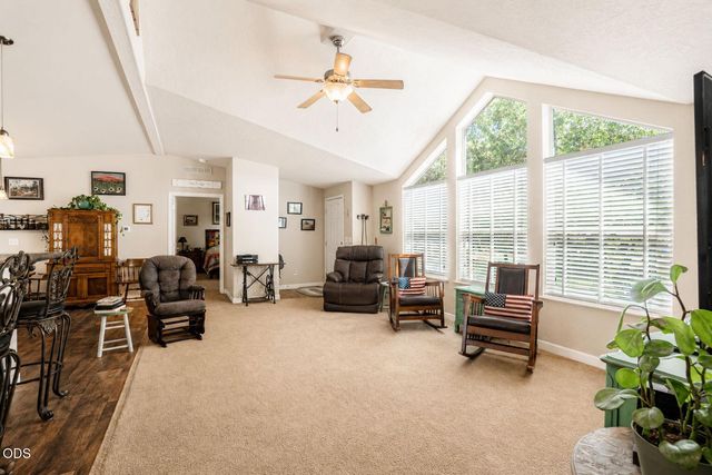 1800 Lampman Road, Gold Hill, OR 97525