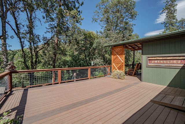 1800 Lampman Road, Gold Hill, OR 97525
