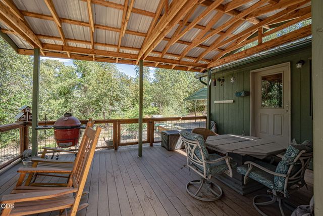 1800 Lampman Road, Gold Hill, OR 97525