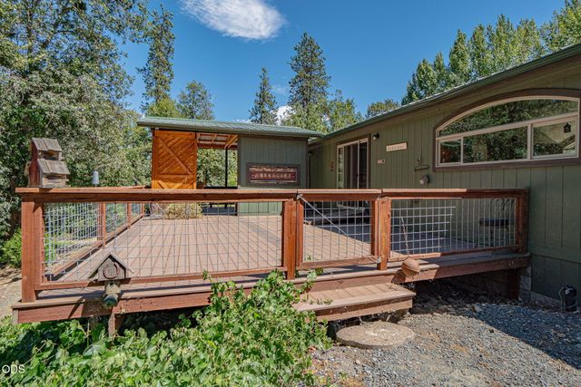 1800 Lampman Road, Gold Hill, OR 97525