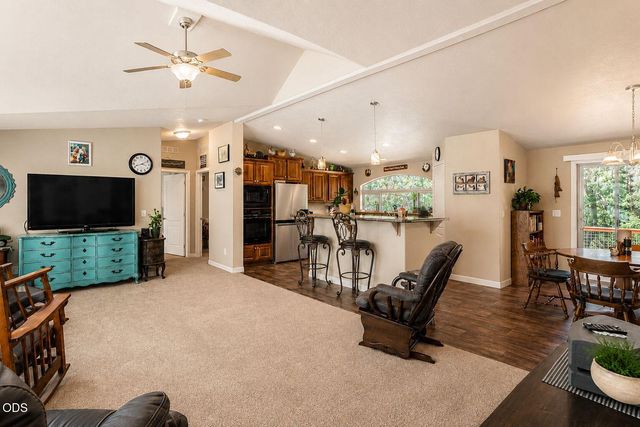 1800 Lampman Road, Gold Hill, OR 97525