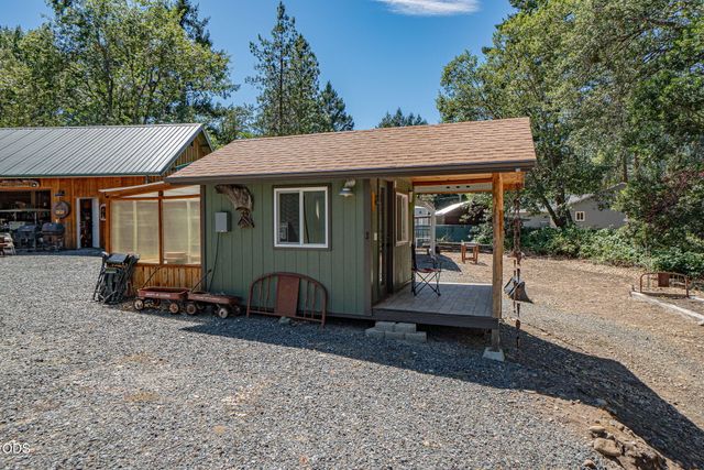 1800 Lampman Road, Gold Hill, OR 97525