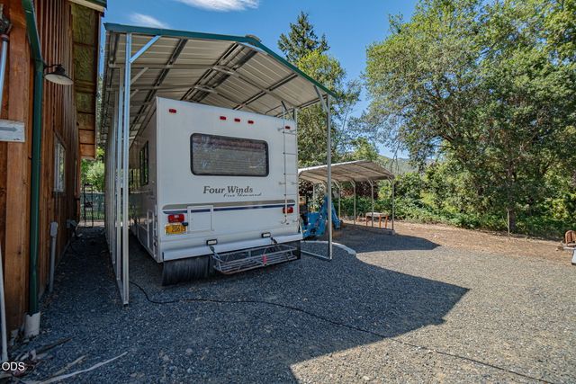 1800 Lampman Road, Gold Hill, OR 97525