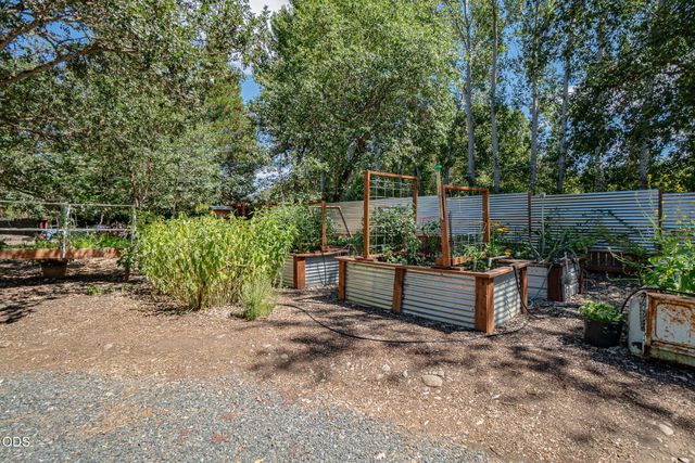 1800 Lampman Road, Gold Hill, OR 97525