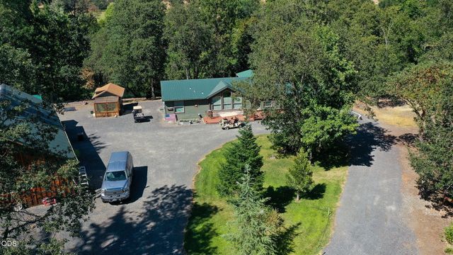 1800 Lampman Road, Gold Hill, OR 97525