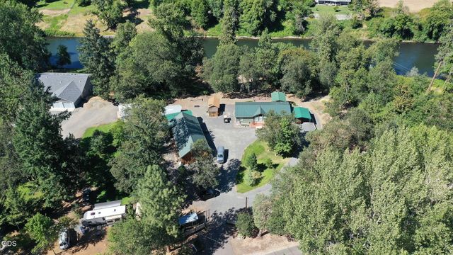 1800 Lampman Road, Gold Hill, OR 97525