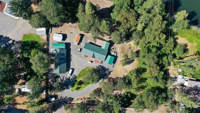 1800 Lampman Road, Gold Hill, OR 97525