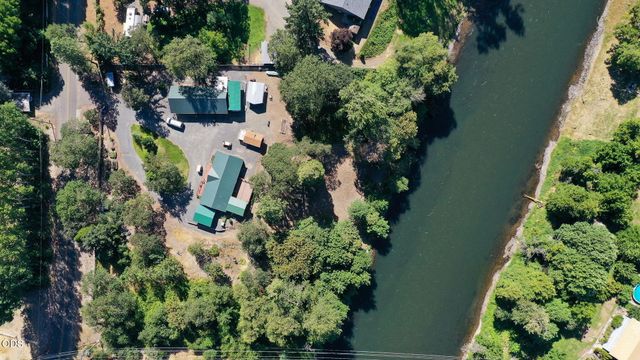 1800 Lampman Road, Gold Hill, OR 97525